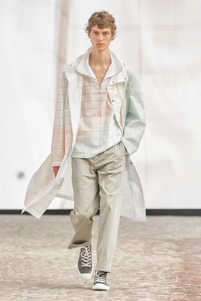 Look 29